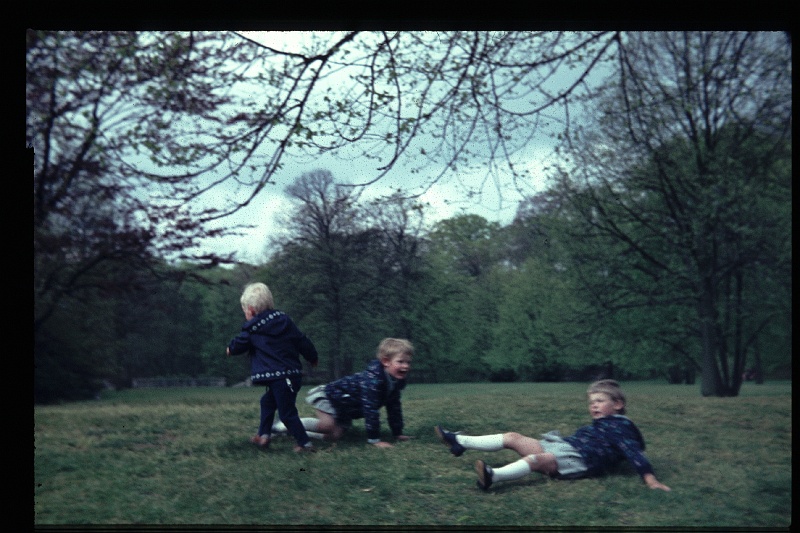 14.Clingendael mei 1966 Brigitte,Marion,Peter.JPG